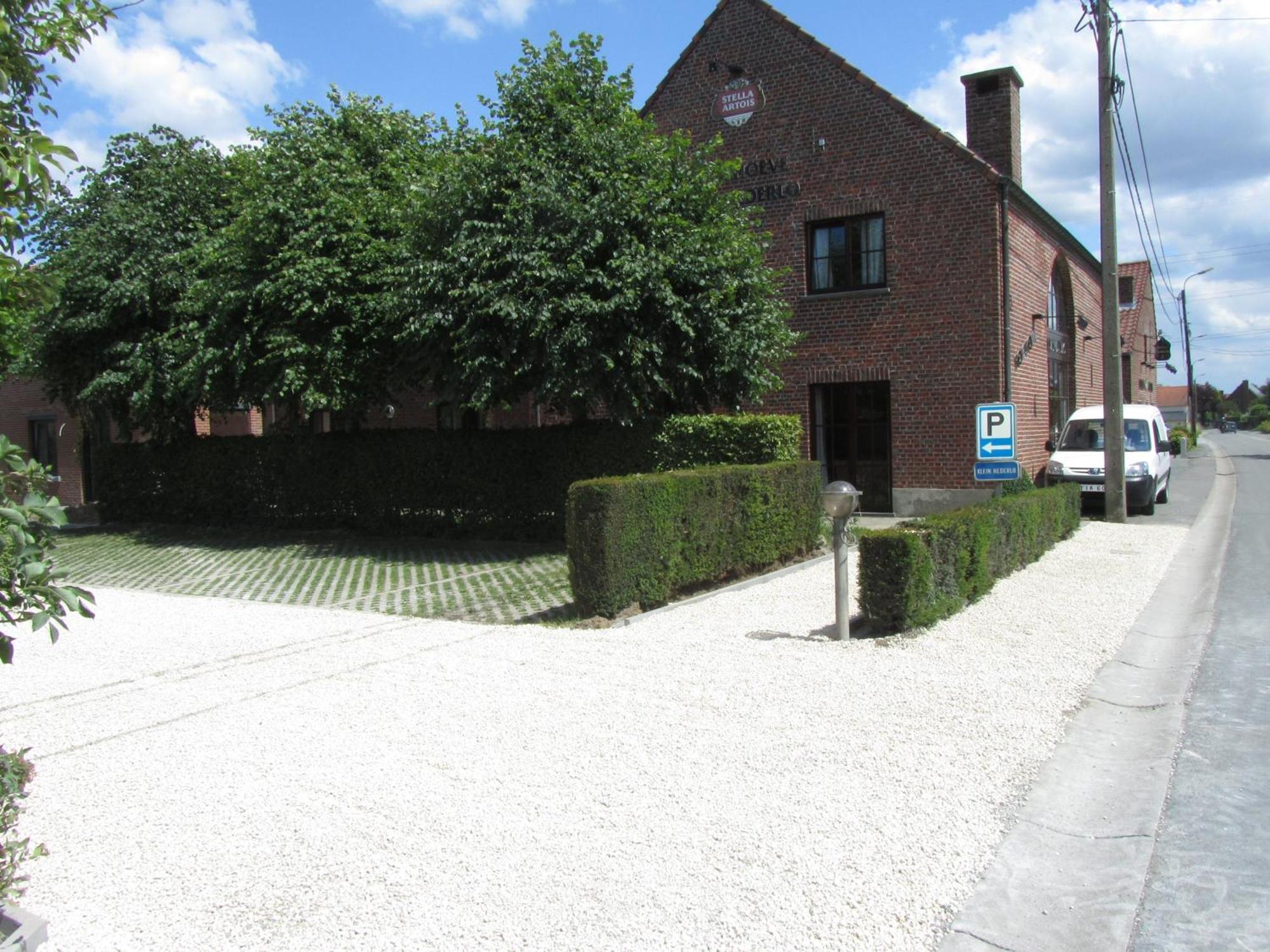 Hotel Klein Nederlo Vlezenbeek Buitenkant foto
