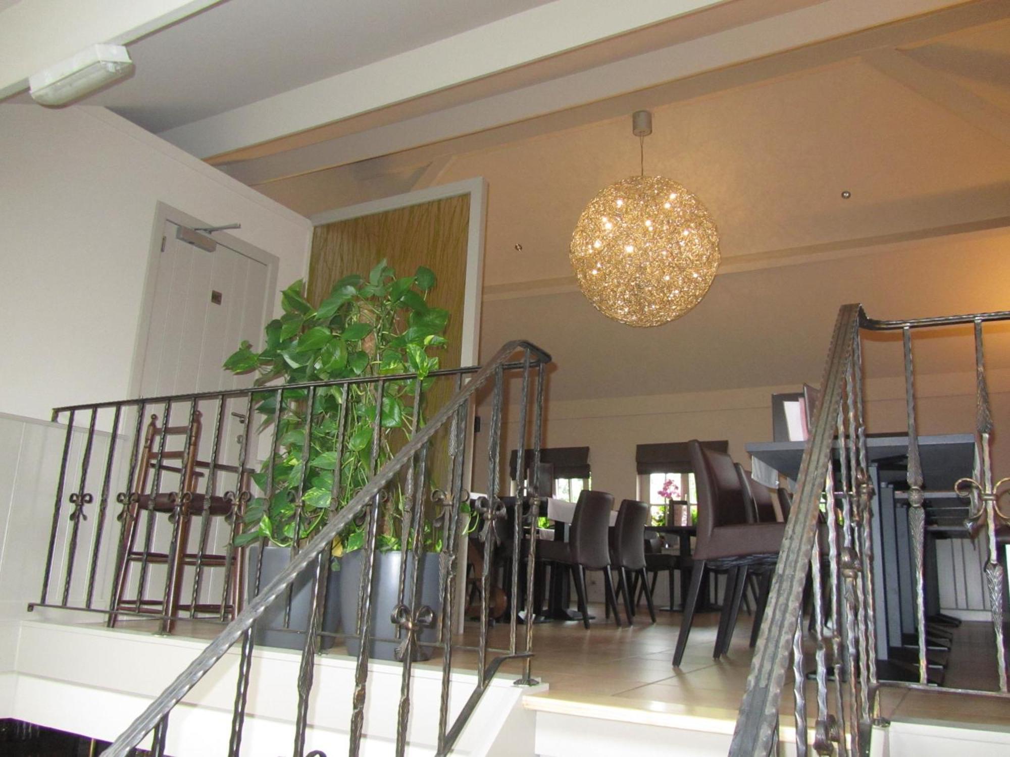 Hotel Klein Nederlo Vlezenbeek Buitenkant foto